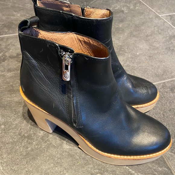 Antonio Melani Black Leather Platform Clog Boots - Size 7M - Picture 3 of 10